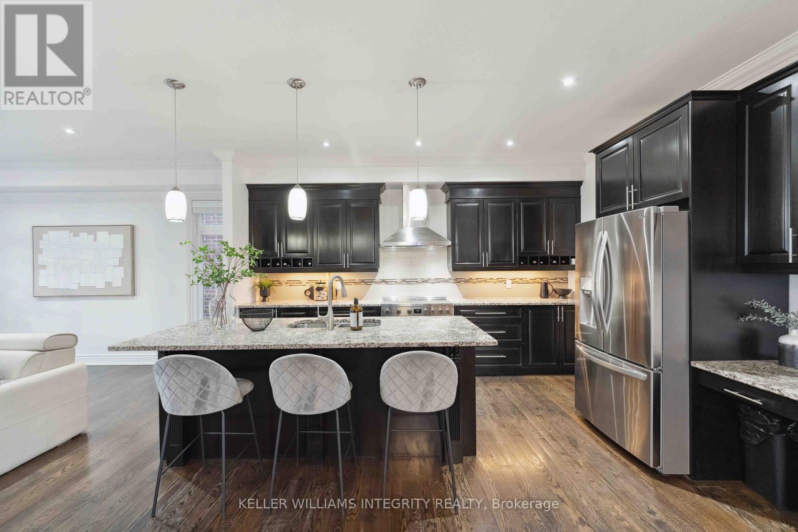 












612 BESSERER STREET

,
Ottawa,




Ontario
K1N6C9

