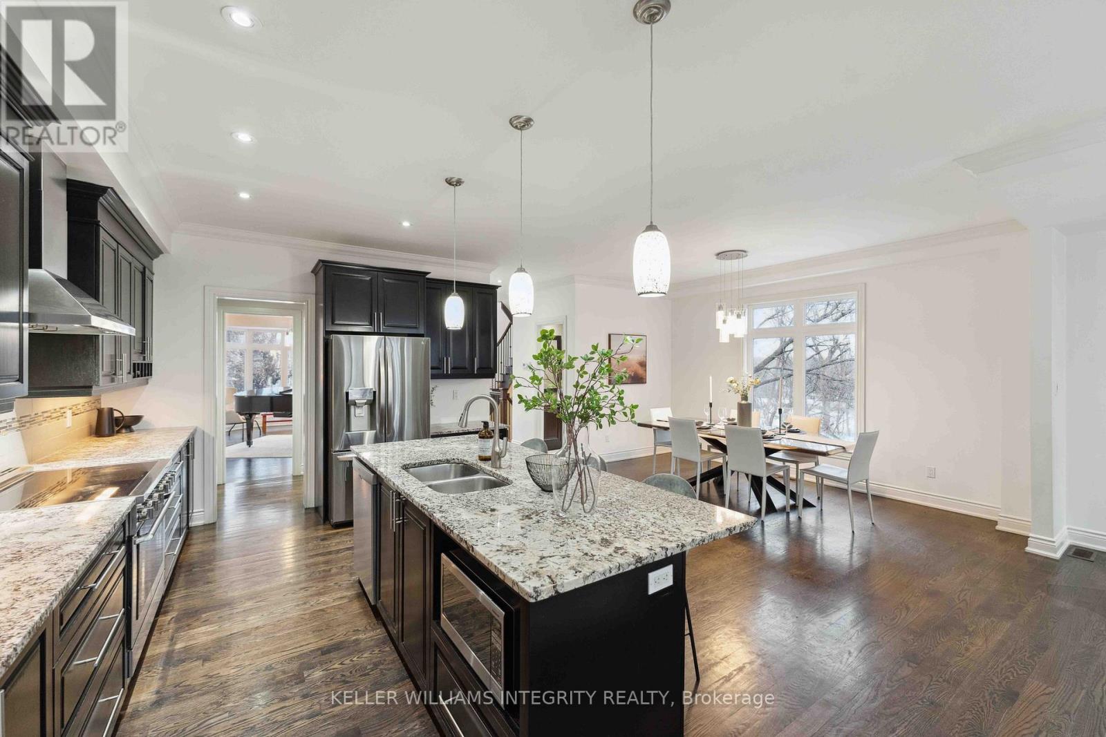 












612 BESSERER STREET

,
Ottawa,




Ontario
K1N6C9


