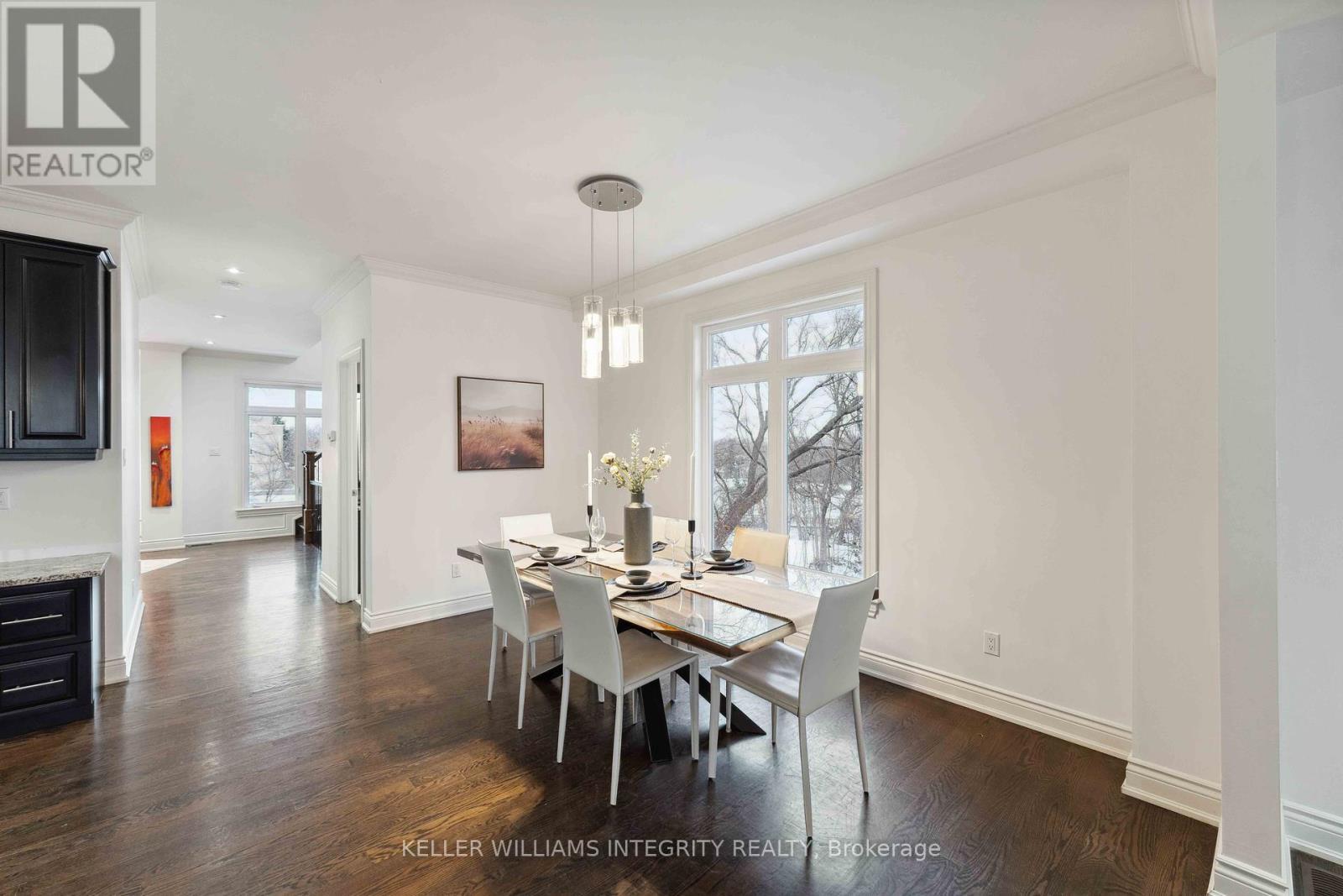 












612 BESSERER STREET

,
Ottawa,




Ontario
K1N6C9

