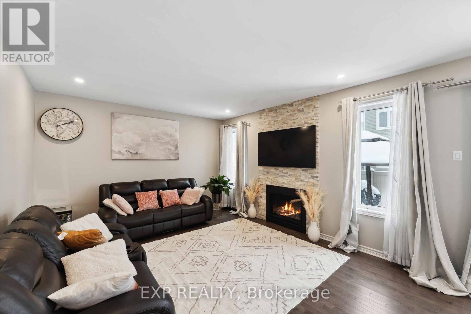 












107 AUBRAIS CRESCENT

,
Ottawa,




Ontario
K1W0M9

