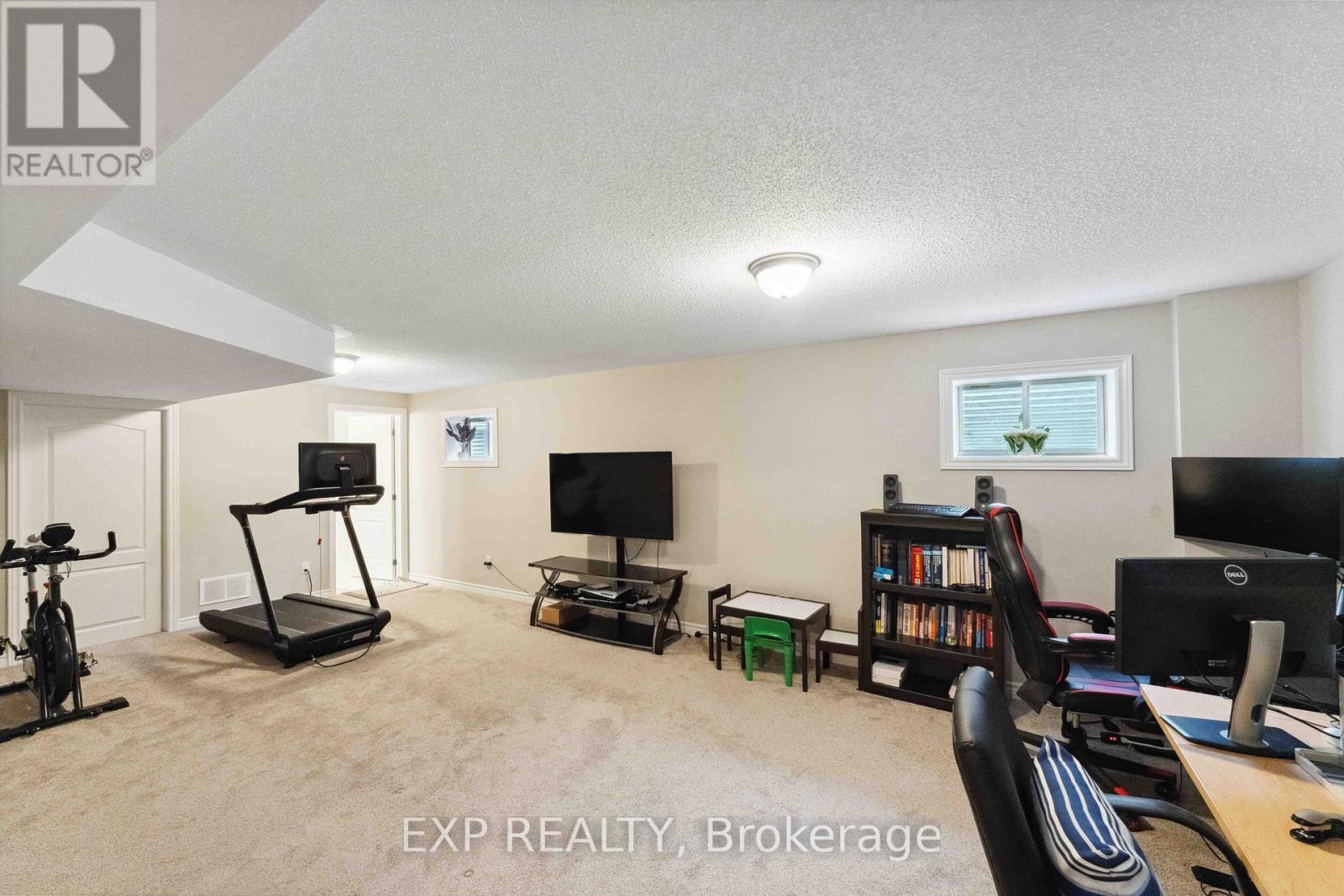 












107 AUBRAIS CRESCENT

,
Ottawa,




Ontario
K1W0M9

