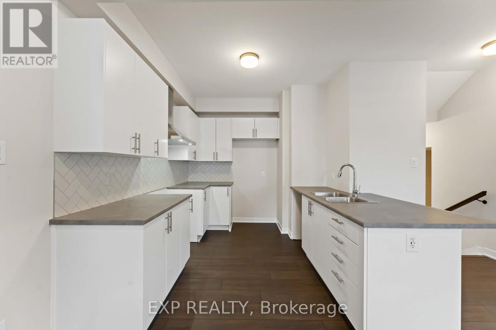 












209 SPECKLED ALDER ROW

,
Ottawa,




Ontario
K2J7G8

