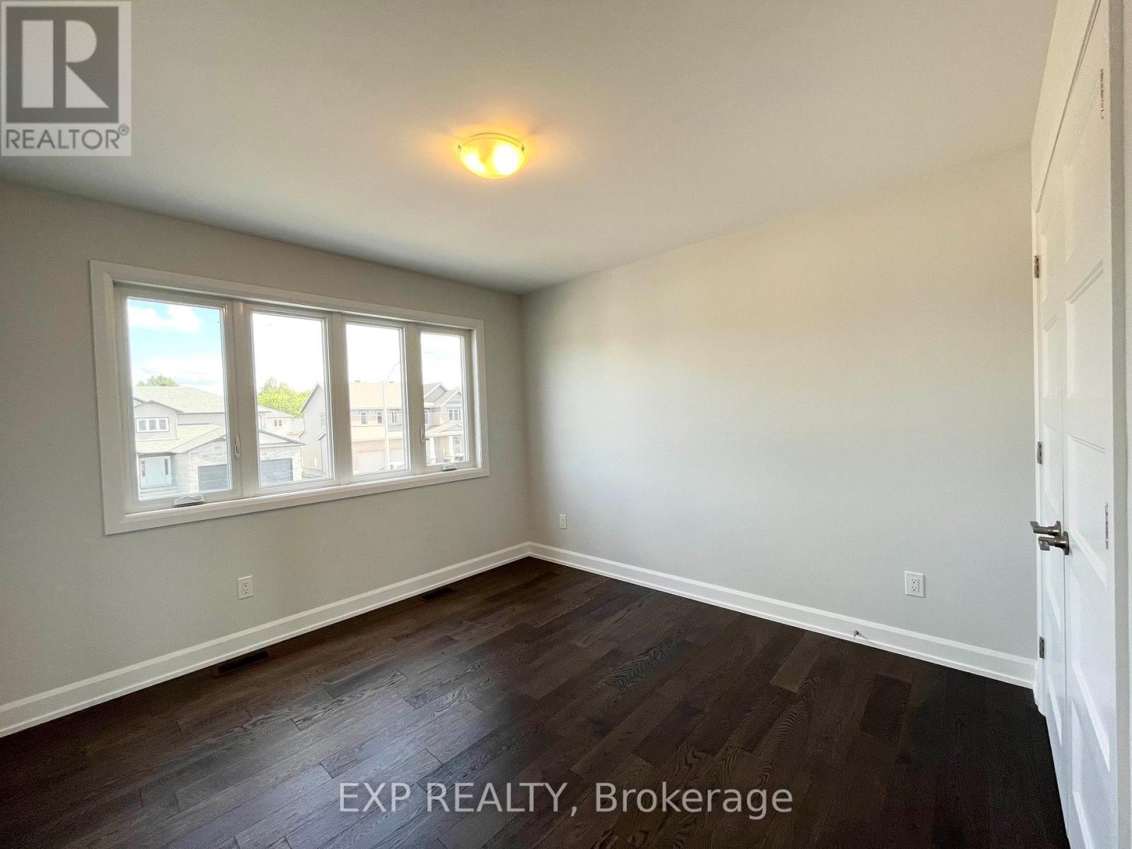












827 SOLIDEX PLACE

,
Russell,




Ontario
K4R0C7

