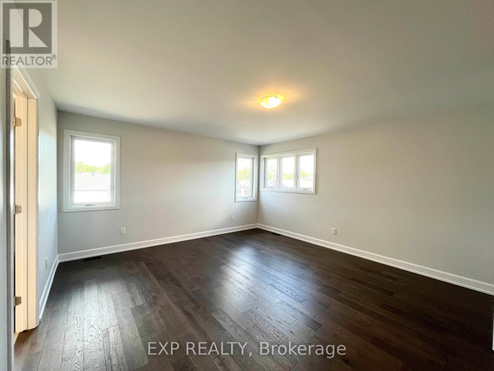 












827 SOLIDEX PLACE

,
Russell,




Ontario
K4R0C7

