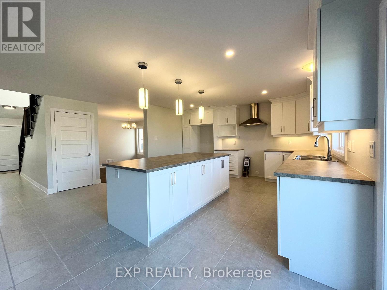 












827 SOLIDEX PLACE

,
Russell,




Ontario
K4R0C7

