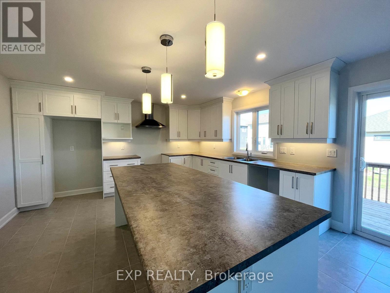












827 SOLIDEX PLACE

,
Russell,




Ontario
K4R0C7

