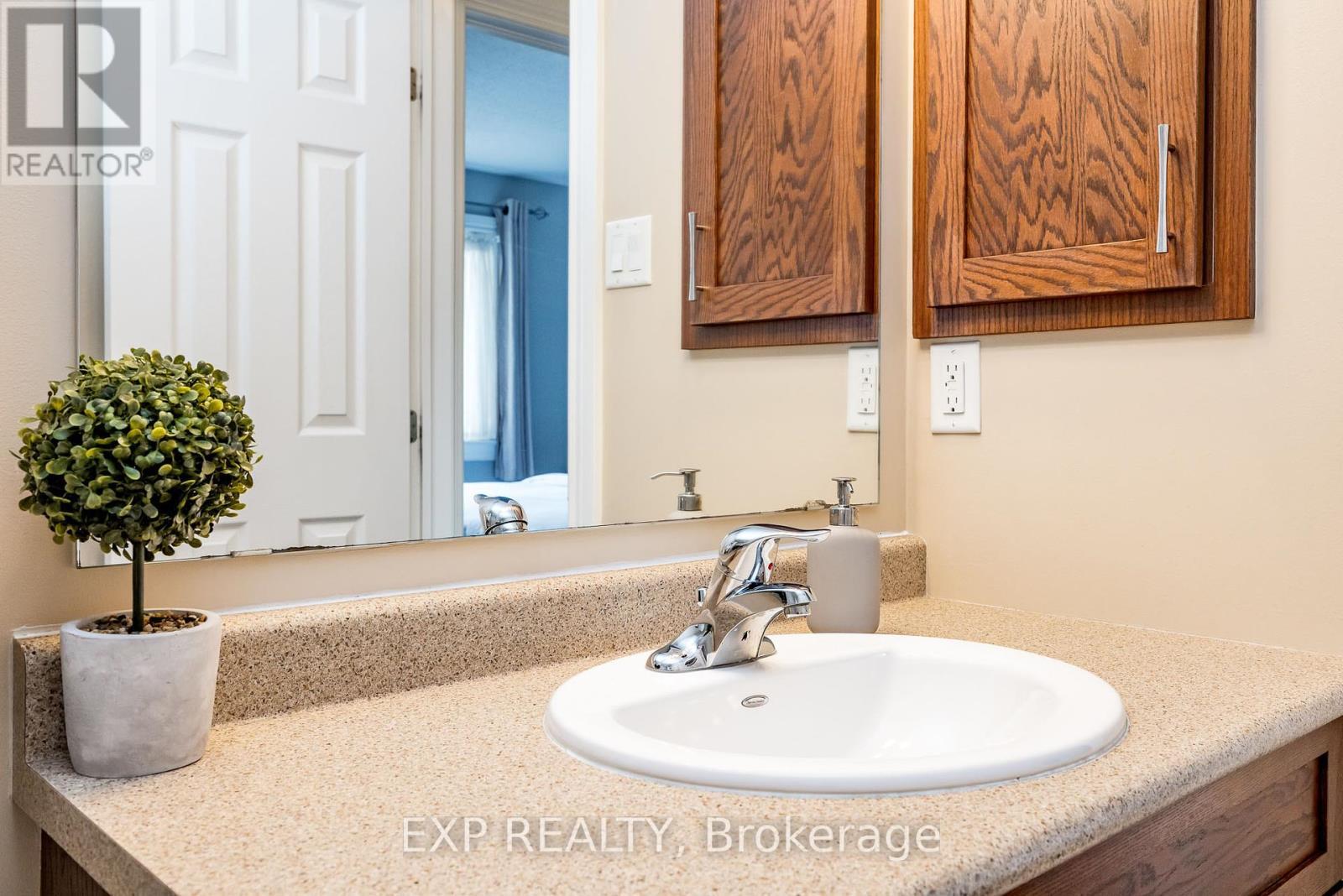 












24 DESMOND TRUDEAU DRIVE

,
Arnprior,




Ontario
K7S0G5

