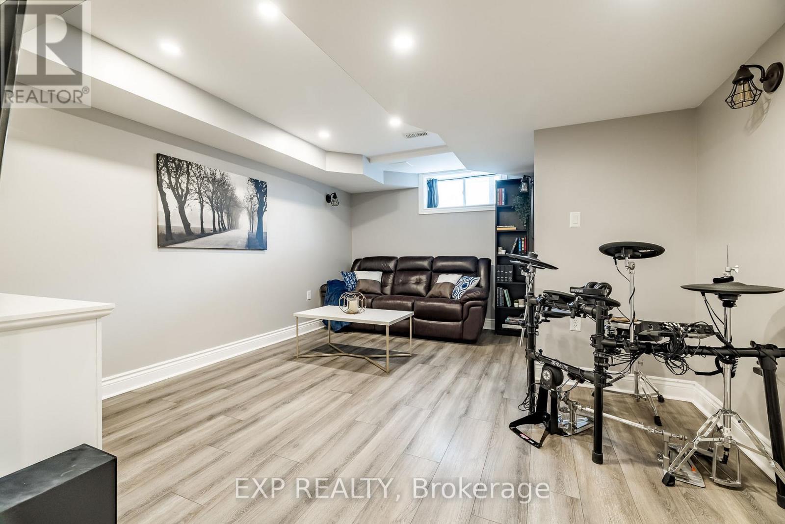 












24 DESMOND TRUDEAU DRIVE

,
Arnprior,




Ontario
K7S0G5

