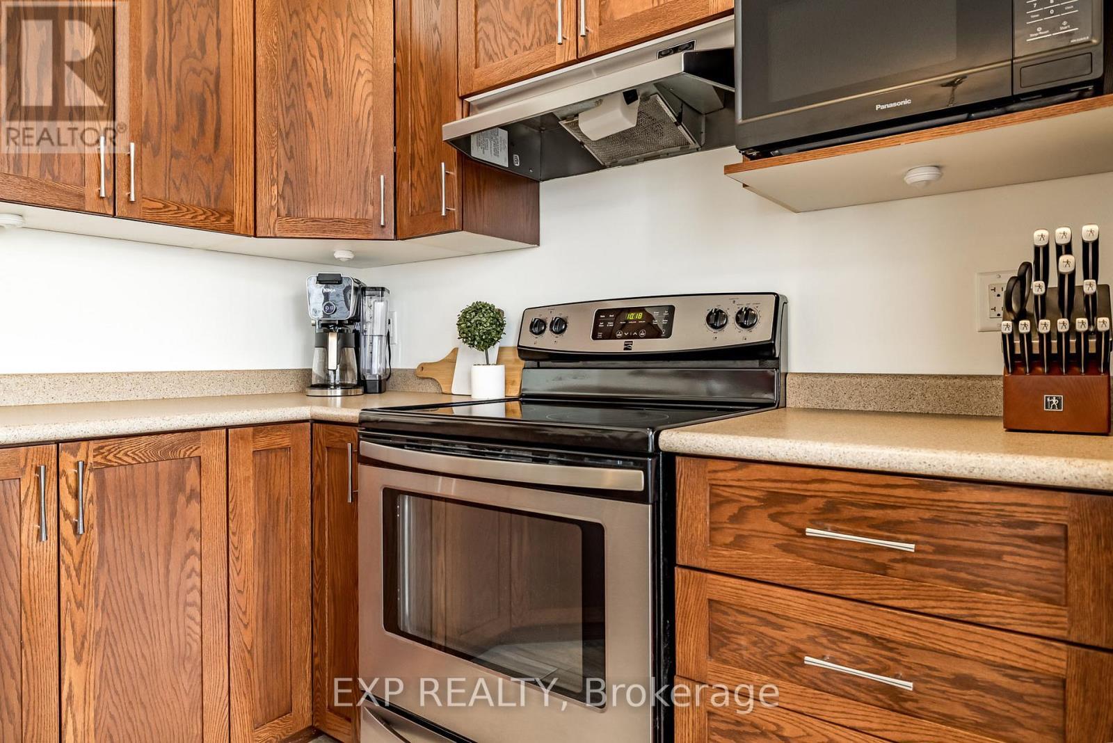 












24 DESMOND TRUDEAU DRIVE

,
Arnprior,




Ontario
K7S0G5

