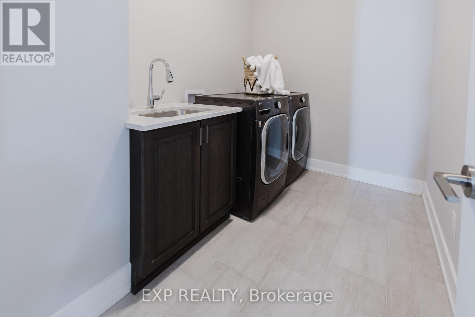 












324 MEYNELL ROAD

,
Ottawa,




Ontario
K0A2Z0

