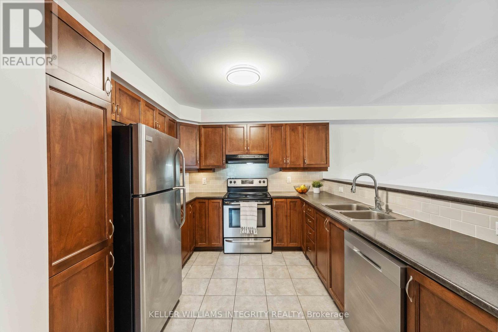 












136 QUITO PRIVATE

,
Ottawa,




Ontario
K2E0A7

