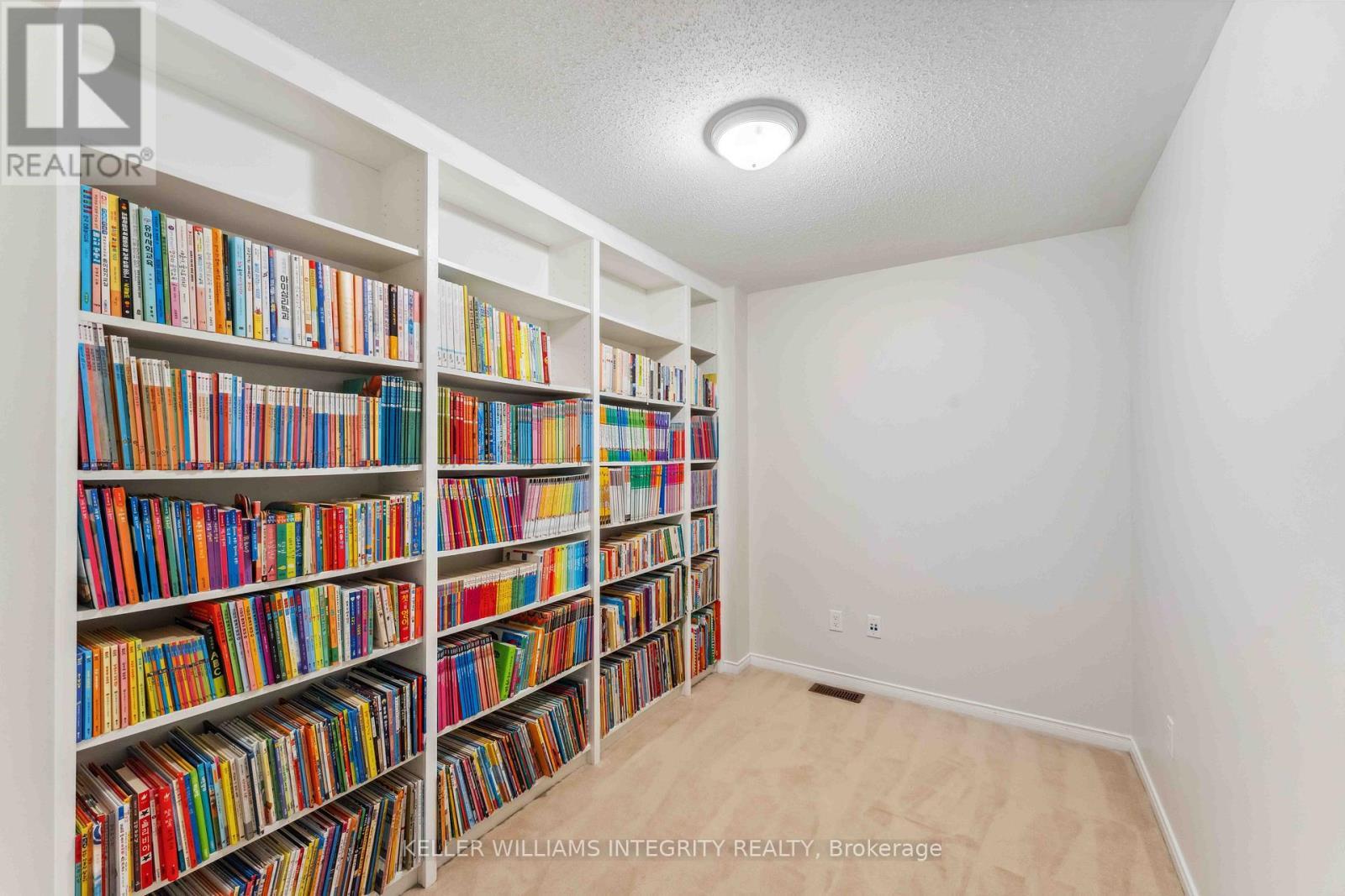 












136 QUITO PRIVATE

,
Ottawa,




Ontario
K2E0A7

