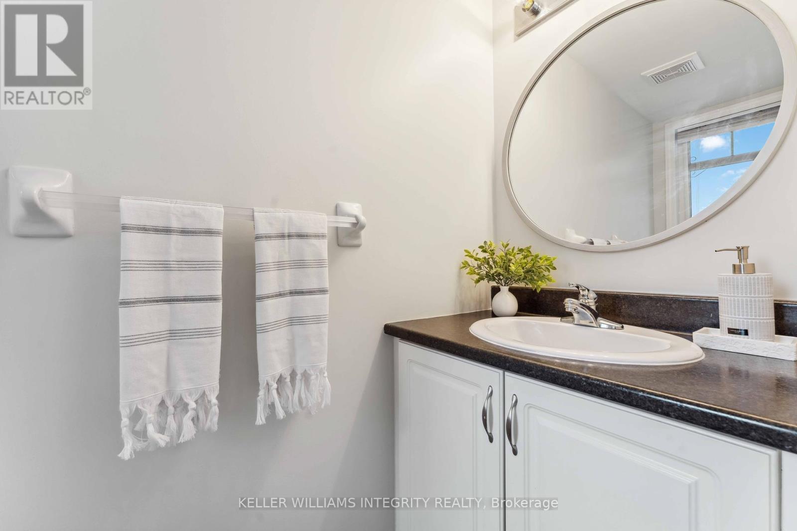 












136 QUITO PRIVATE

,
Ottawa,




Ontario
K2E0A7


