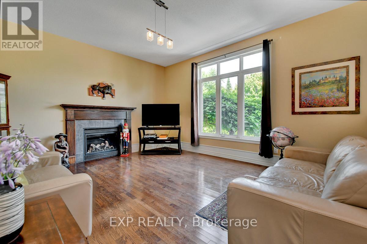 












135 RIVERSEDGE CRESCENT

,
Ottawa,




Ontario
K1V0Z8

