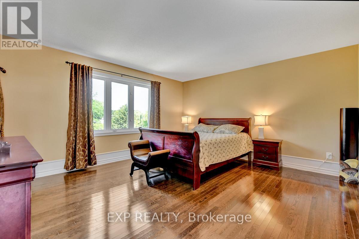 












135 RIVERSEDGE CRESCENT

,
Ottawa,




Ontario
K1V0Z8

