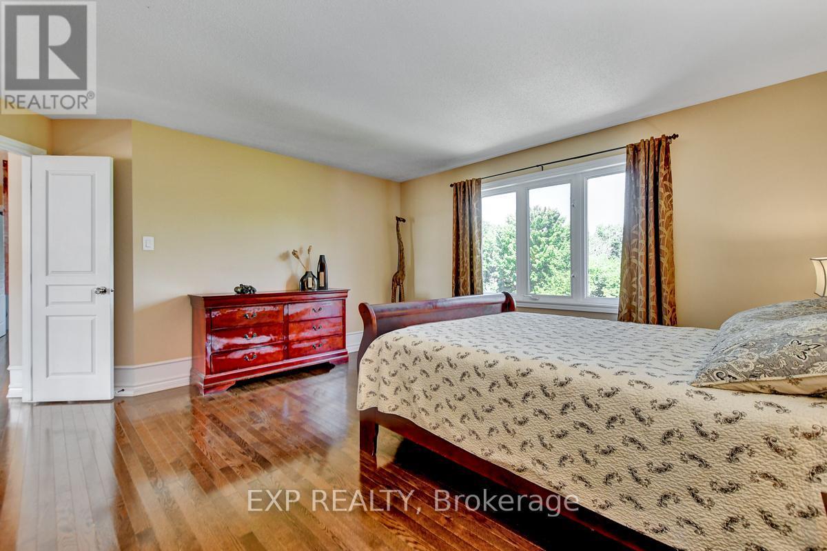 












135 RIVERSEDGE CRESCENT

,
Ottawa,




Ontario
K1V0Z8

