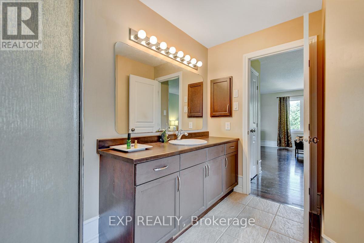 












135 RIVERSEDGE CRESCENT

,
Ottawa,




Ontario
K1V0Z8

