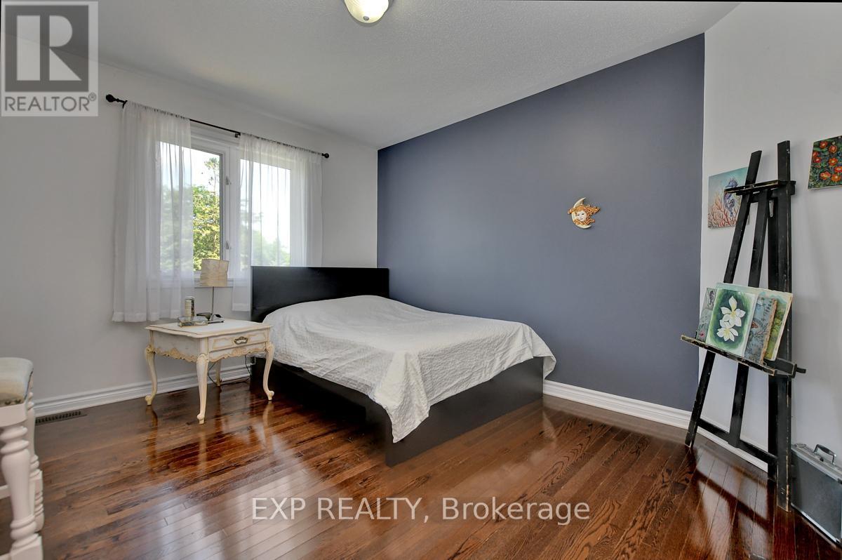 












135 RIVERSEDGE CRESCENT

,
Ottawa,




Ontario
K1V0Z8


