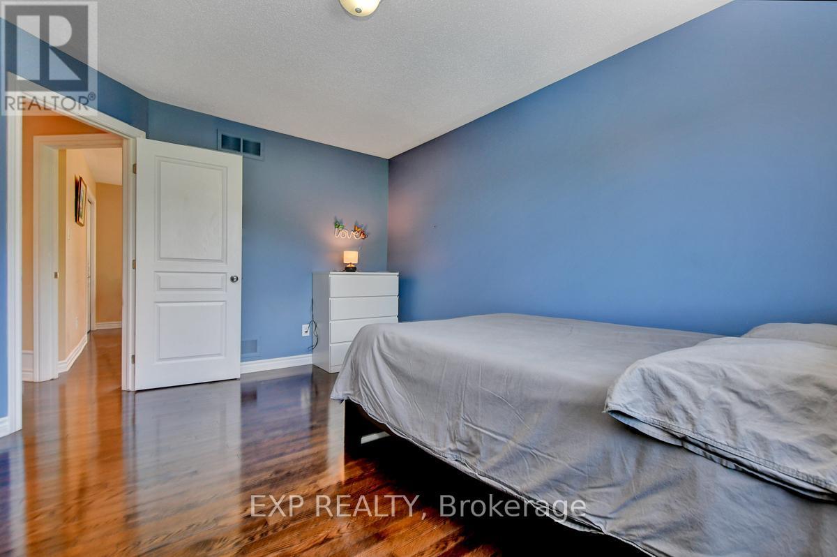 












135 RIVERSEDGE CRESCENT

,
Ottawa,




Ontario
K1V0Z8

