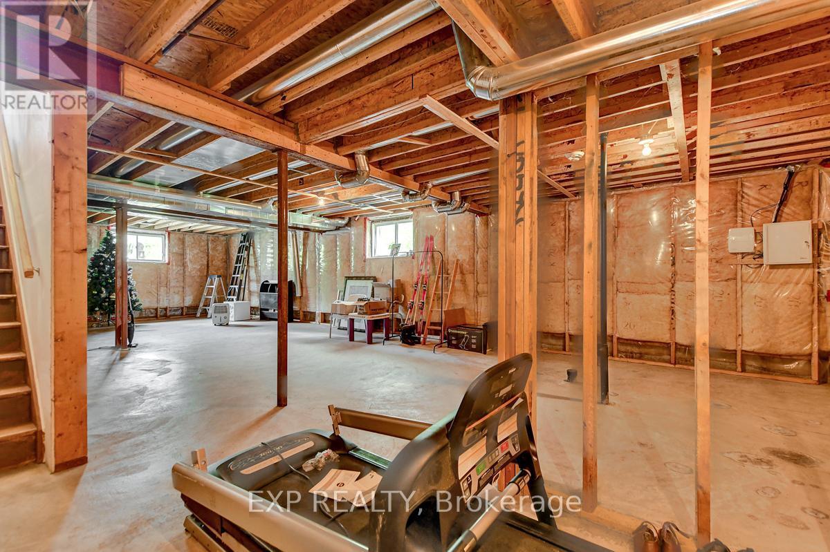 












135 RIVERSEDGE CRESCENT

,
Ottawa,




Ontario
K1V0Z8

