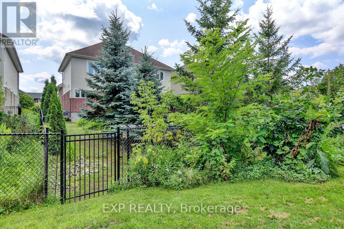 












135 RIVERSEDGE CRESCENT

,
Ottawa,




Ontario
K1V0Z8

