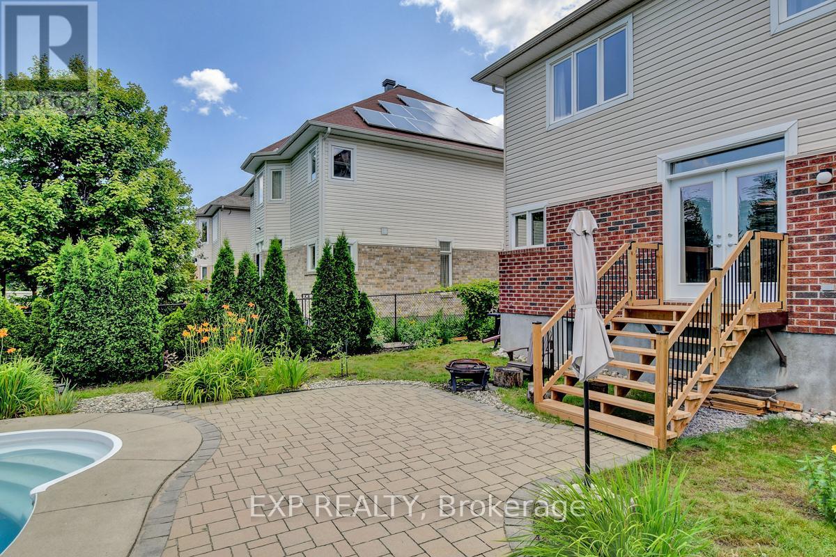 












135 RIVERSEDGE CRESCENT

,
Ottawa,




Ontario
K1V0Z8

