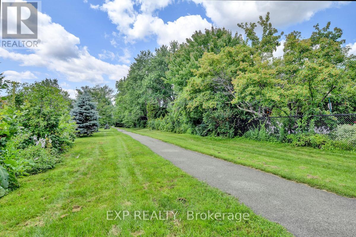 












135 RIVERSEDGE CRESCENT

,
Ottawa,




Ontario
K1V0Z8


