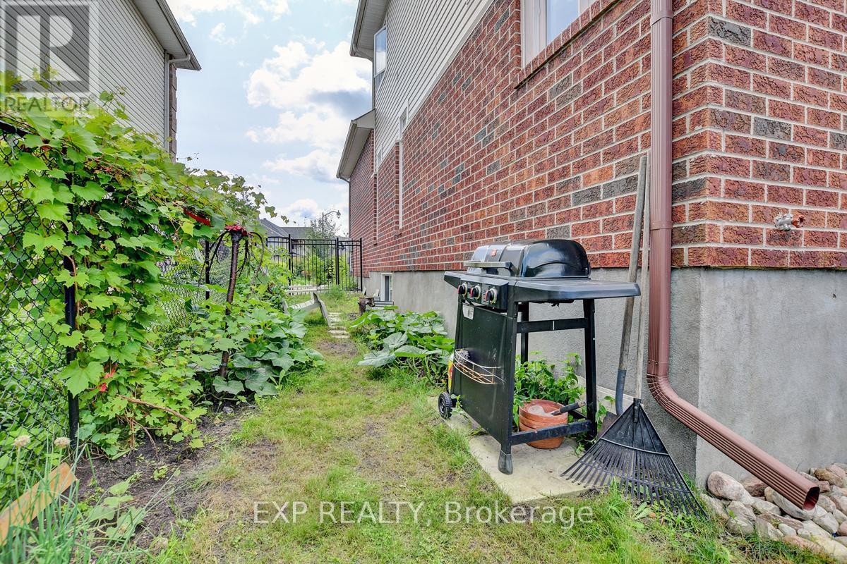 












135 RIVERSEDGE CRESCENT

,
Ottawa,




Ontario
K1V0Z8

