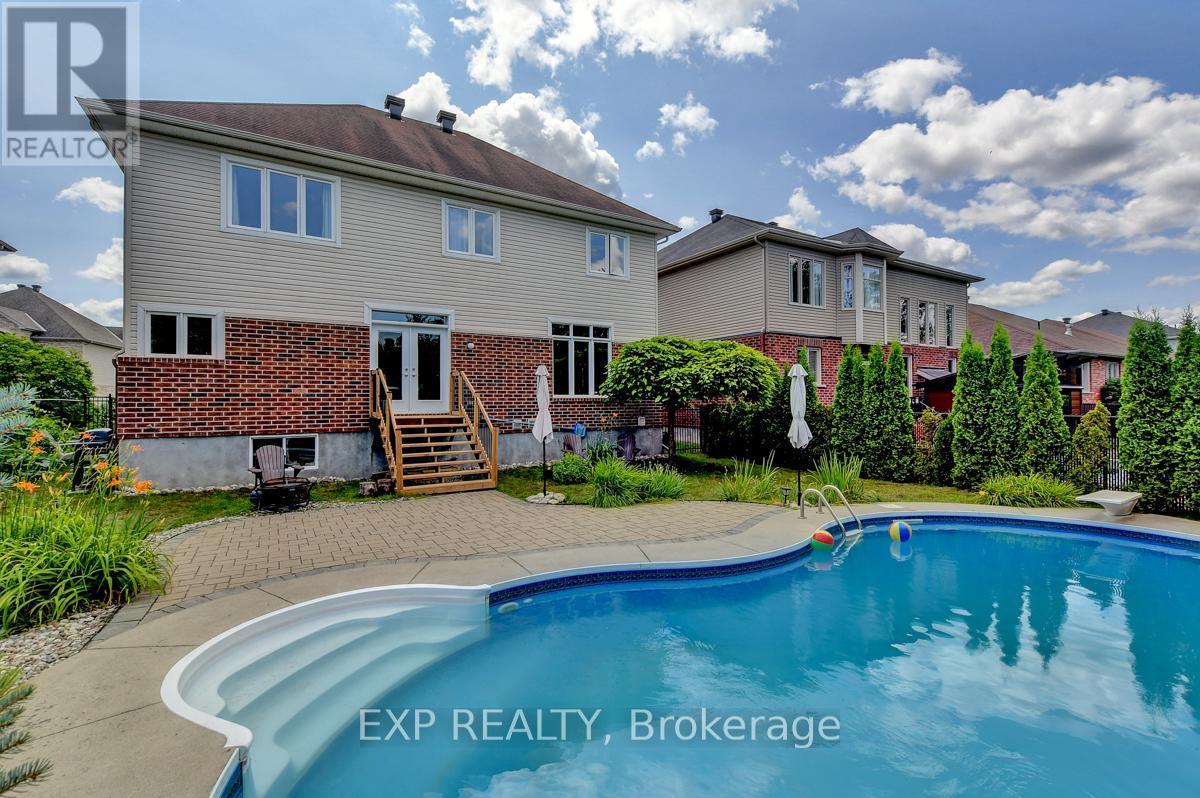 












135 RIVERSEDGE CRESCENT

,
Ottawa,




Ontario
K1V0Z8

