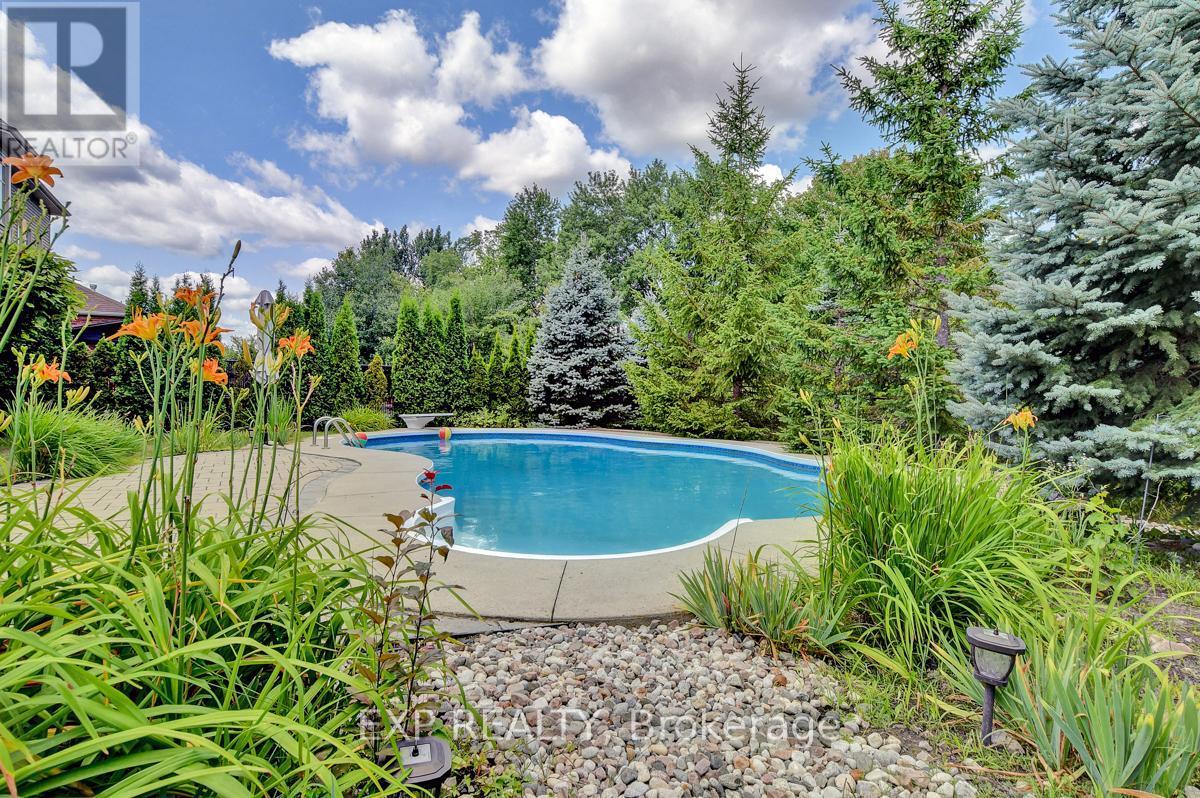 












135 RIVERSEDGE CRESCENT

,
Ottawa,




Ontario
K1V0Z8

