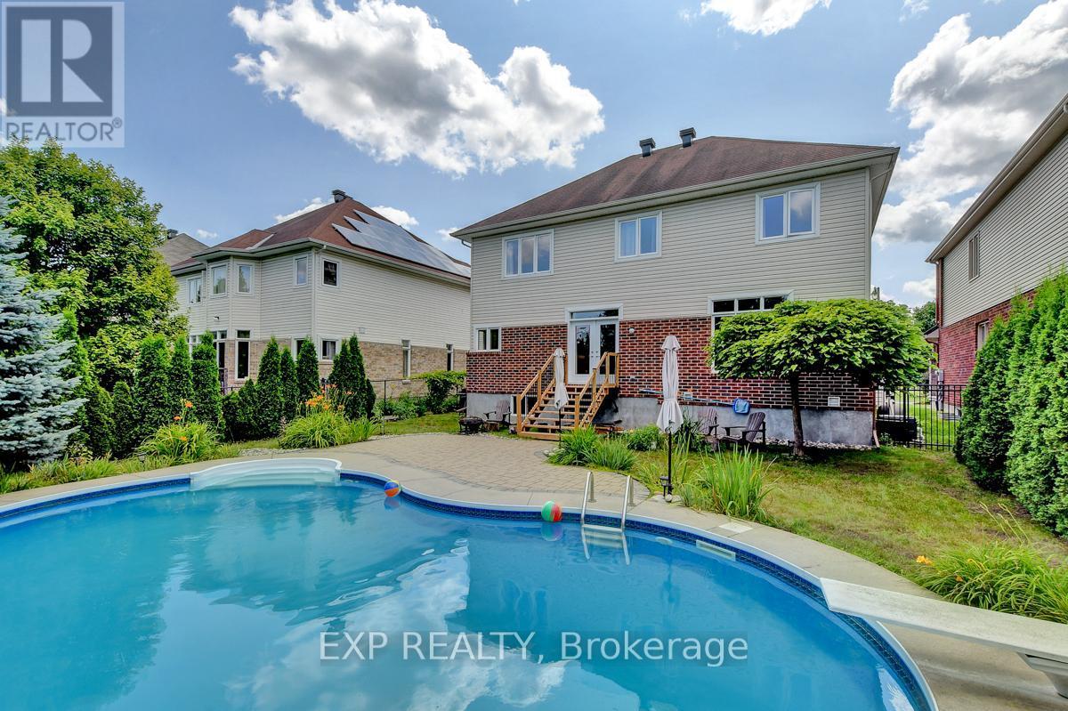 












135 RIVERSEDGE CRESCENT

,
Ottawa,




Ontario
K1V0Z8

