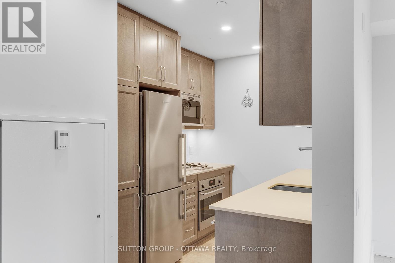 












201 - 11 AVENUE DES OBLATS AVENUE

,
Ottawa,




Ontario
K1S5V8

