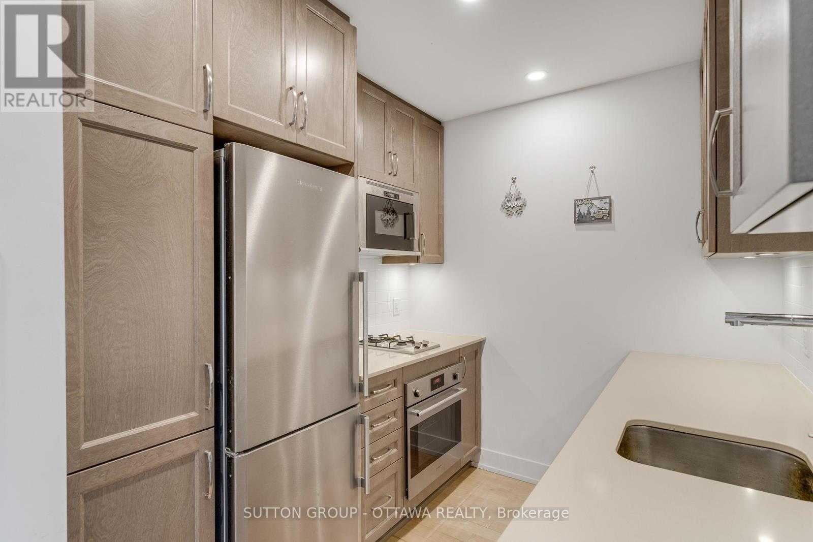 












201 - 11 AVENUE DES OBLATS AVENUE

,
Ottawa,




Ontario
K1S5V8

