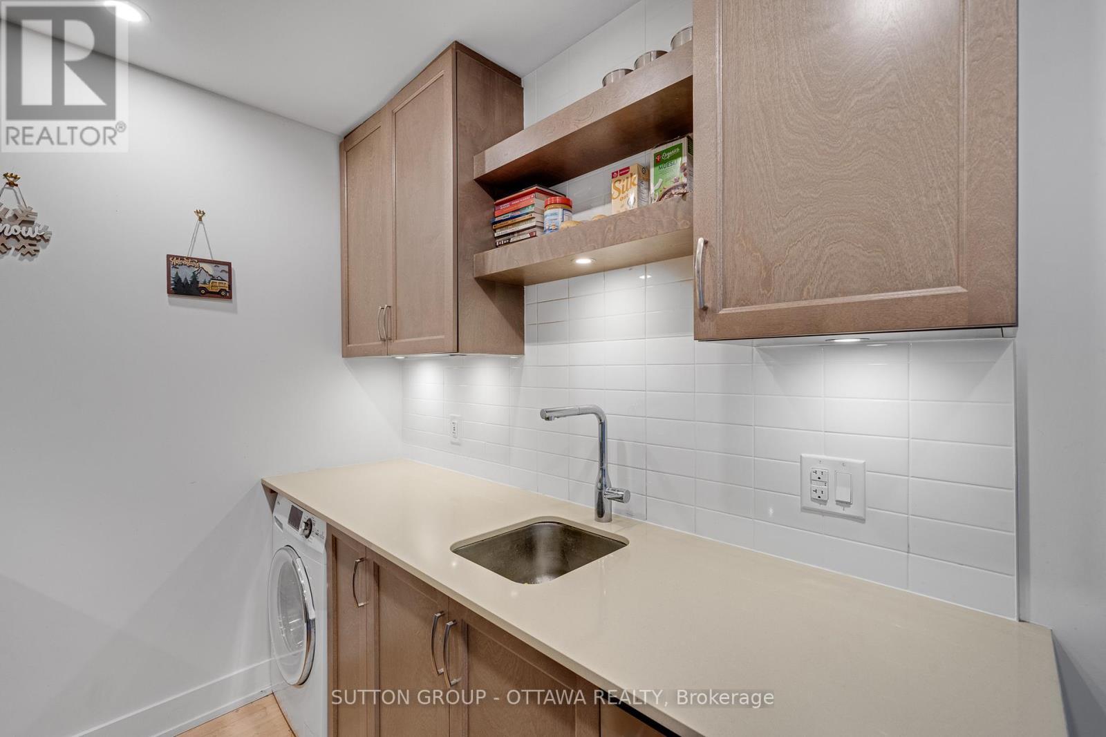 












201 - 11 AVENUE DES OBLATS AVENUE

,
Ottawa,




Ontario
K1S5V8

