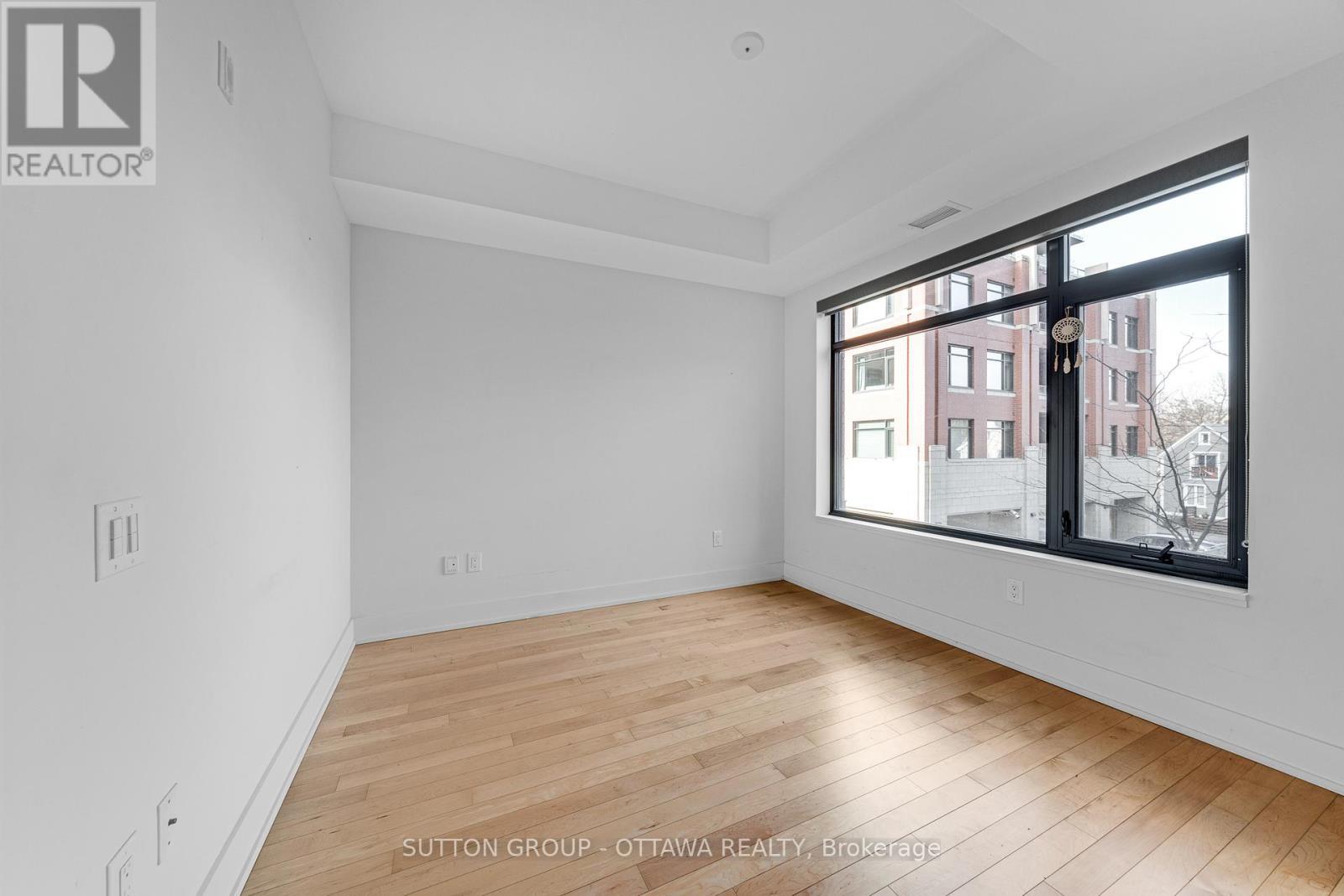 












201 - 11 AVENUE DES OBLATS AVENUE

,
Ottawa,




Ontario
K1S5V8

