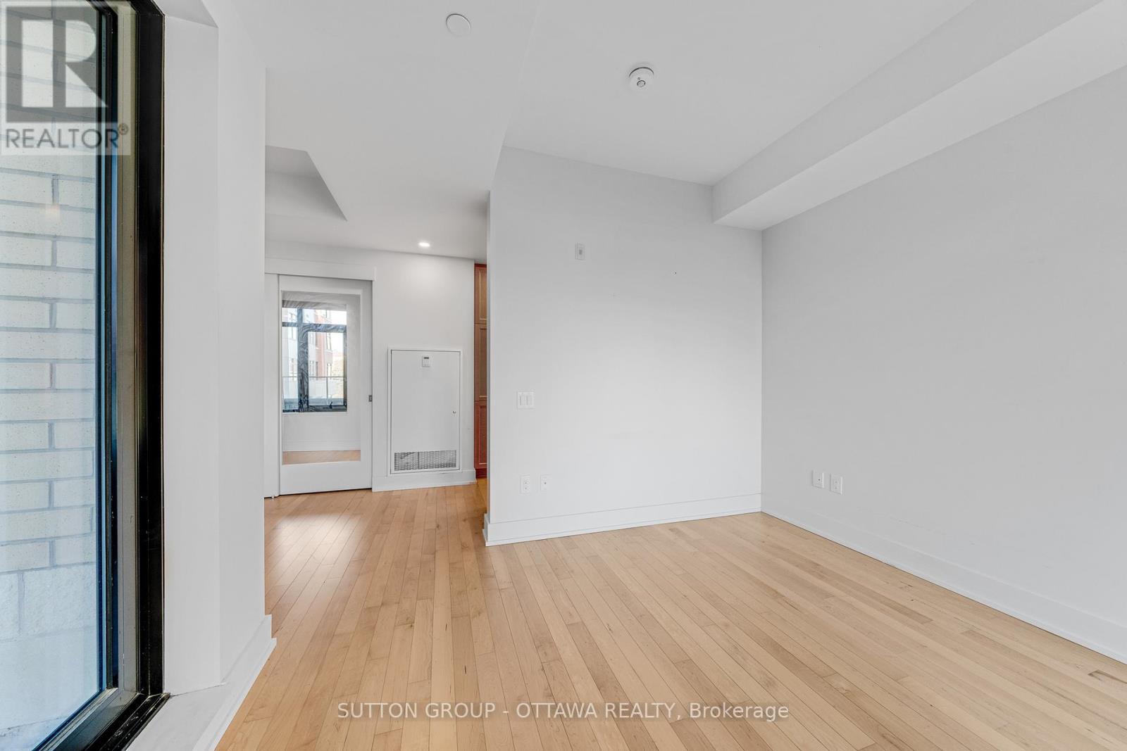 












201 - 11 AVENUE DES OBLATS AVENUE

,
Ottawa,




Ontario
K1S5V8

