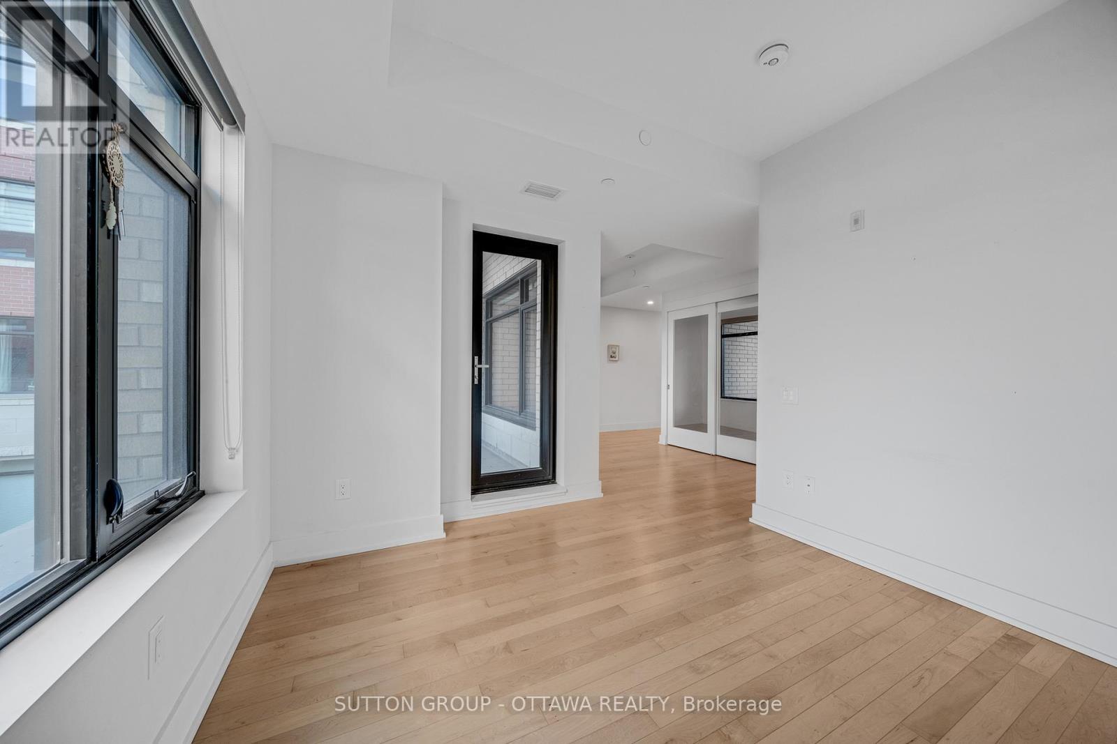 












201 - 11 AVENUE DES OBLATS AVENUE

,
Ottawa,




Ontario
K1S5V8

