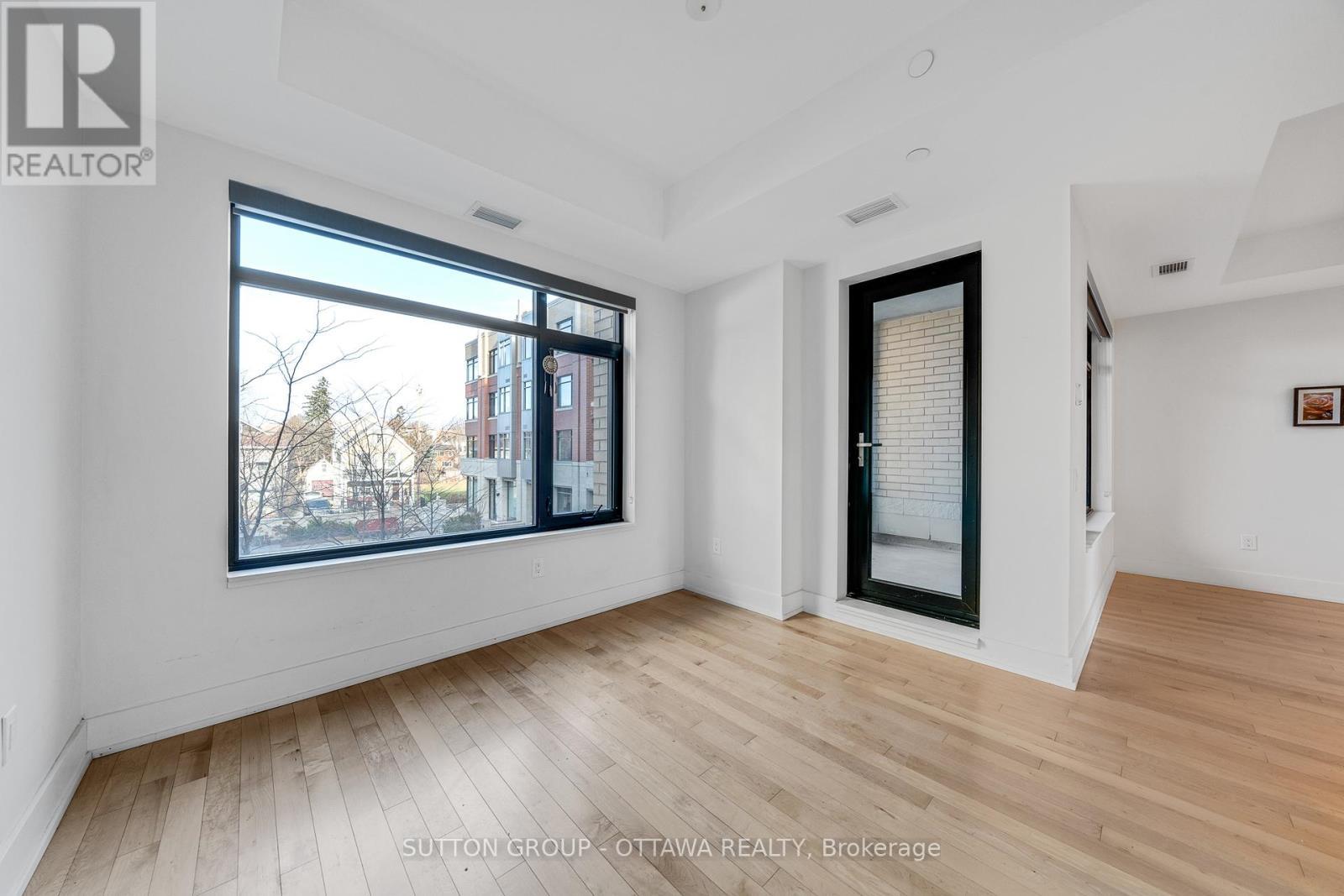 












201 - 11 AVENUE DES OBLATS AVENUE

,
Ottawa,




Ontario
K1S5V8

