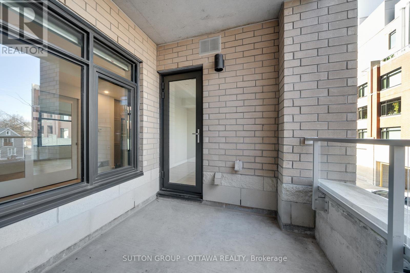 












201 - 11 AVENUE DES OBLATS AVENUE

,
Ottawa,




Ontario
K1S5V8

