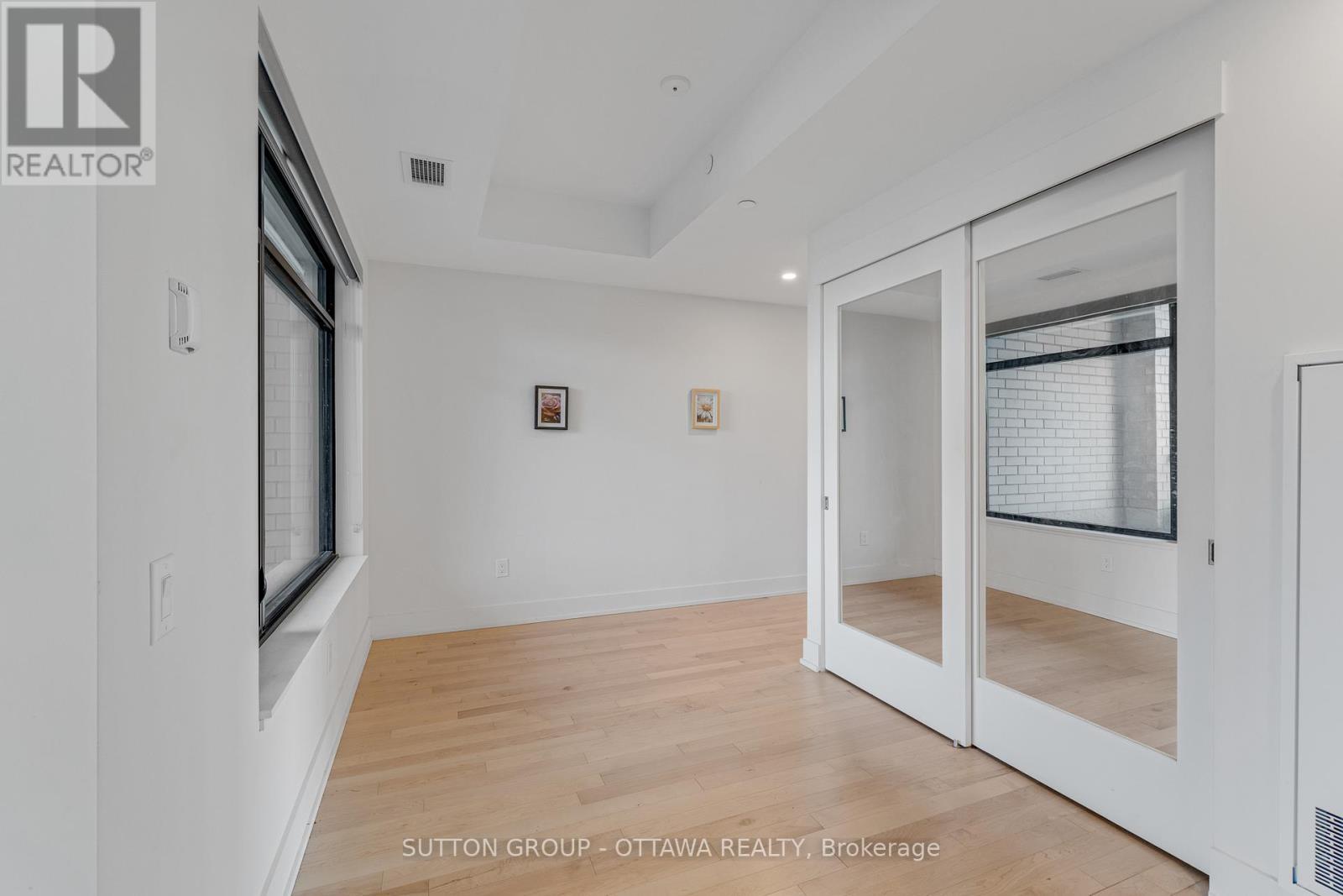 












201 - 11 AVENUE DES OBLATS AVENUE

,
Ottawa,




Ontario
K1S5V8

