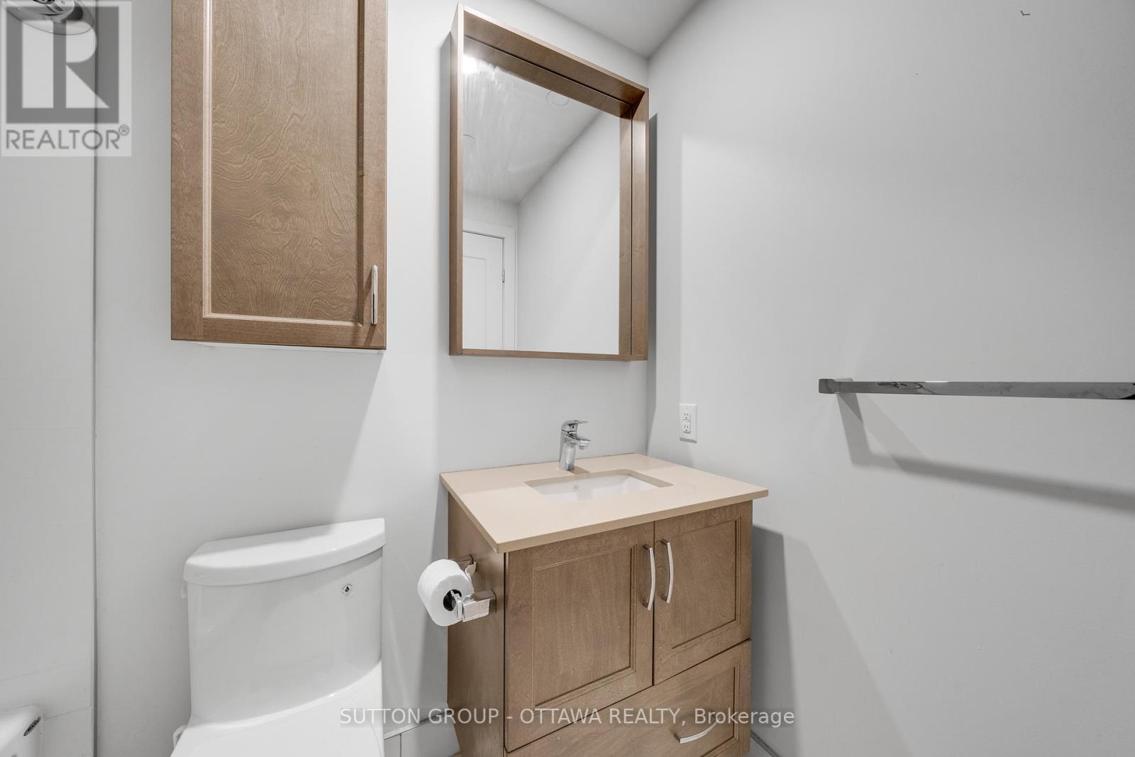 












201 - 11 AVENUE DES OBLATS AVENUE

,
Ottawa,




Ontario
K1S5V8

