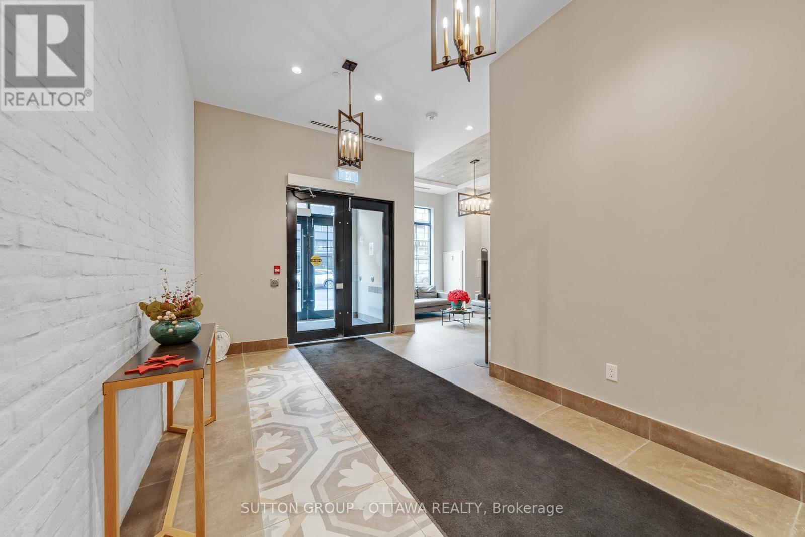 












201 - 11 AVENUE DES OBLATS AVENUE

,
Ottawa,




Ontario
K1S5V8

