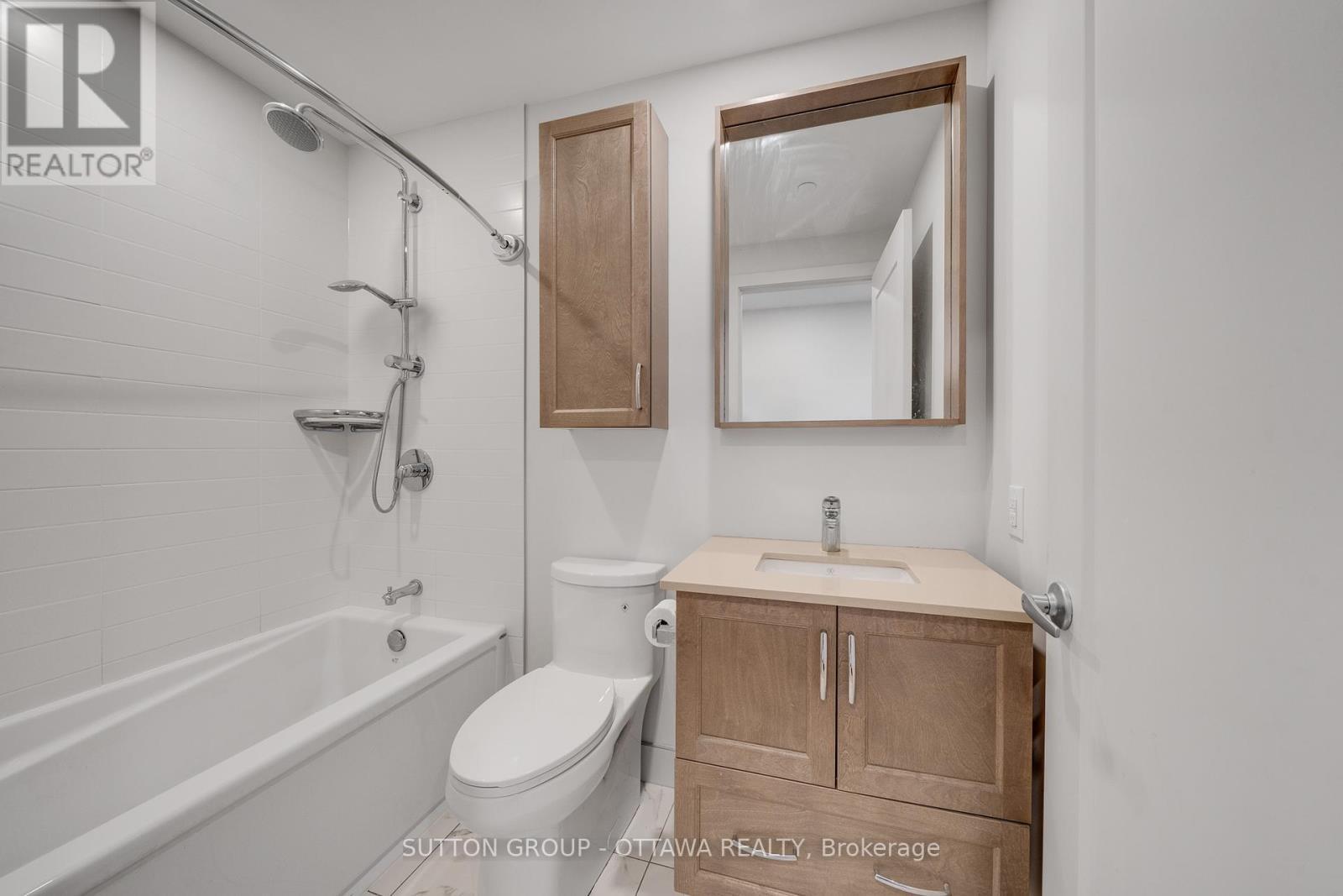 












201 - 11 AVENUE DES OBLATS AVENUE

,
Ottawa,




Ontario
K1S5V8

