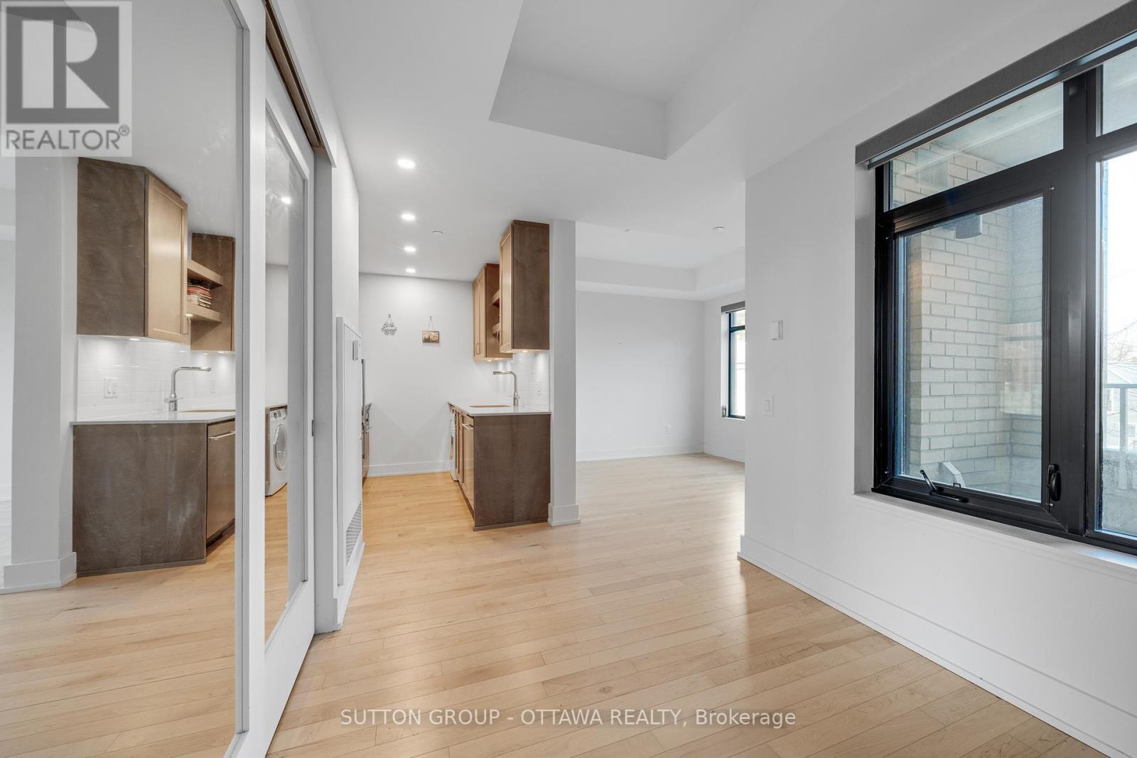 












201 - 11 AVENUE DES OBLATS AVENUE

,
Ottawa,




Ontario
K1S5V8

