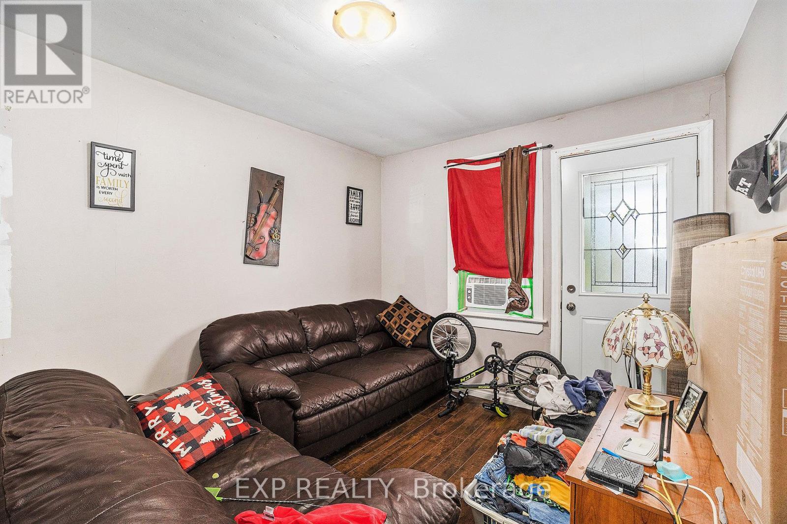 












28 LEFEBVRE AVENUE

,
Cornwall,




Ontario
K6H5G4

