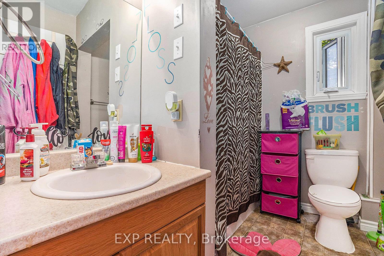 












28 LEFEBVRE AVENUE

,
Cornwall,




Ontario
K6H5G4

