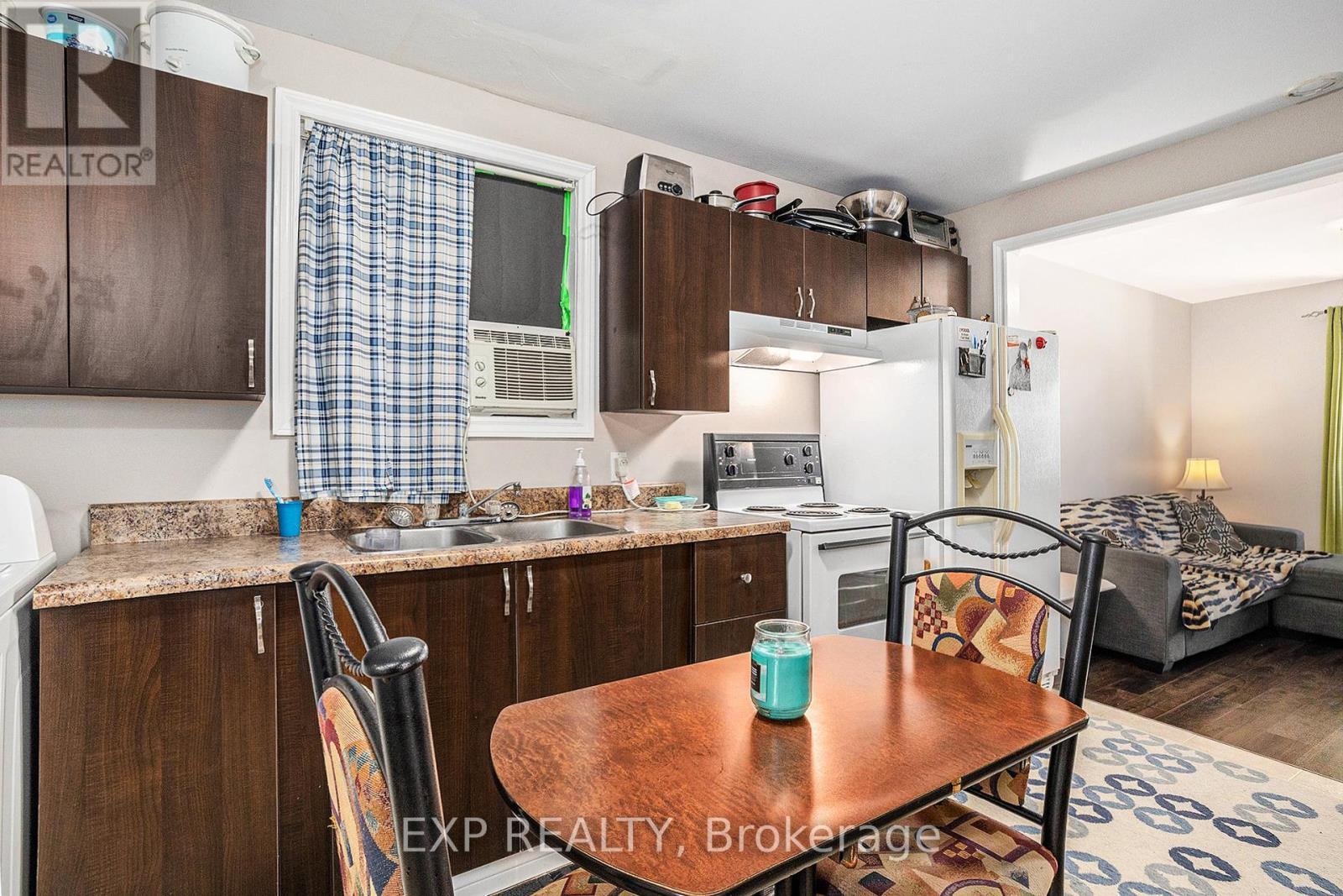 












28 LEFEBVRE AVENUE

,
Cornwall,




Ontario
K6H5G4

