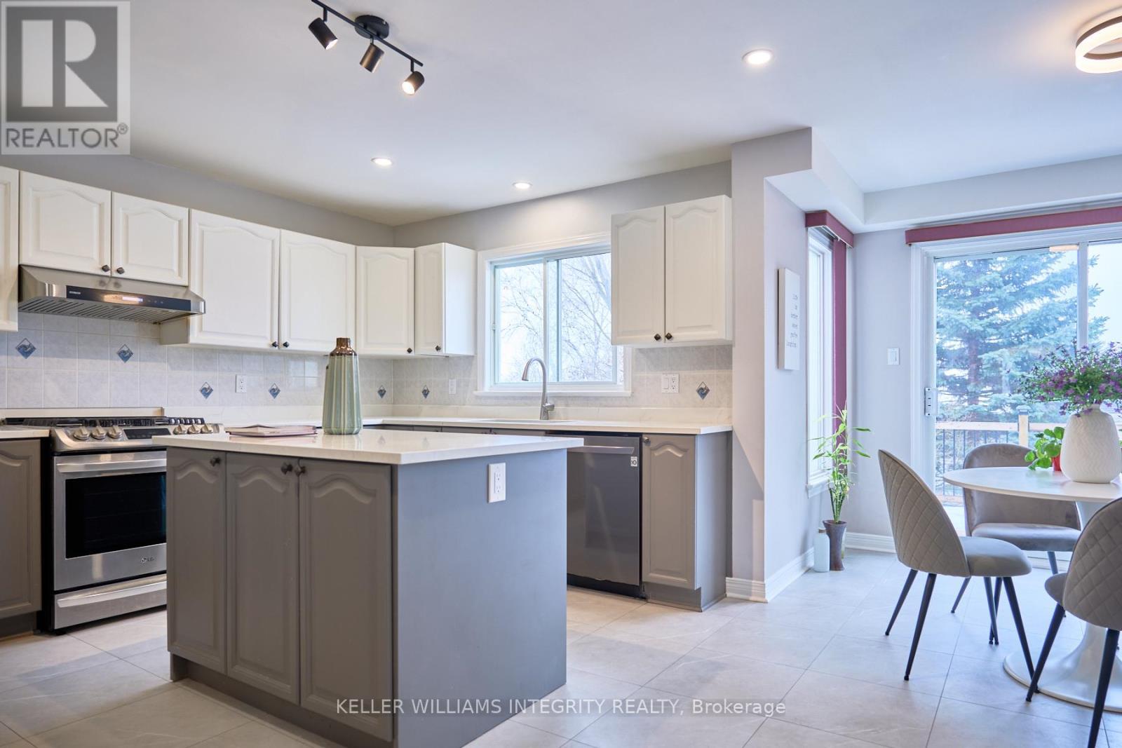 












9 SHANNONDOE CRESCENT

,
Ottawa,




Ontario
K2M2C8

