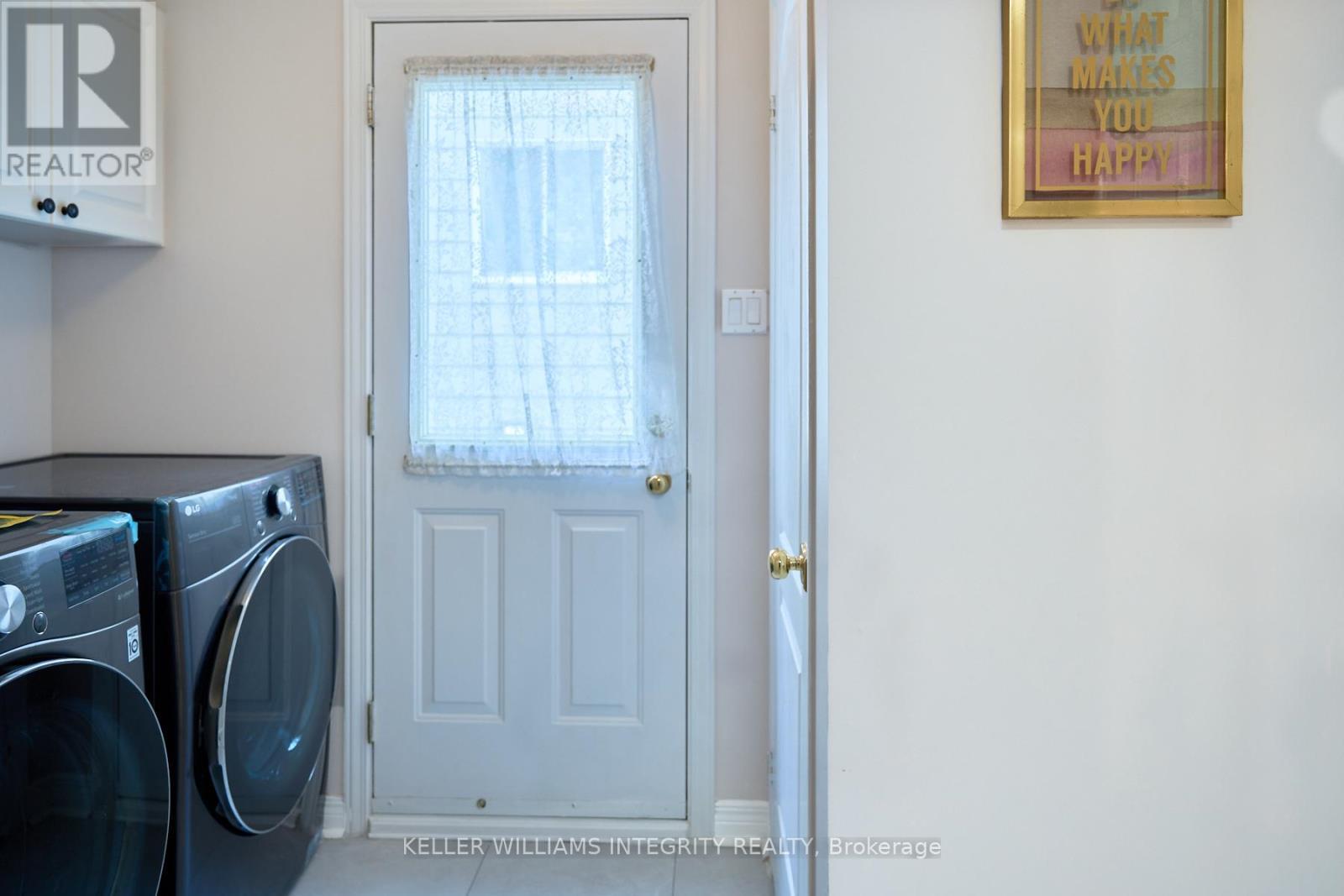 












9 SHANNONDOE CRESCENT

,
Ottawa,




Ontario
K2M2C8

