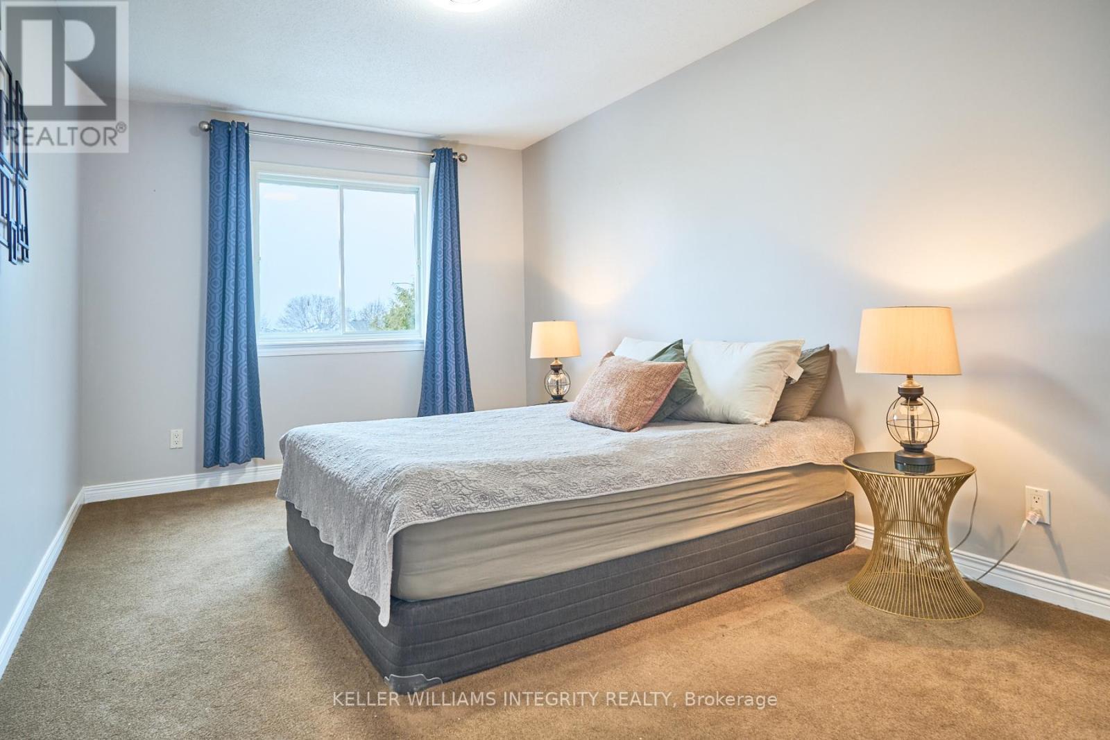 












9 SHANNONDOE CRESCENT

,
Ottawa,




Ontario
K2M2C8

